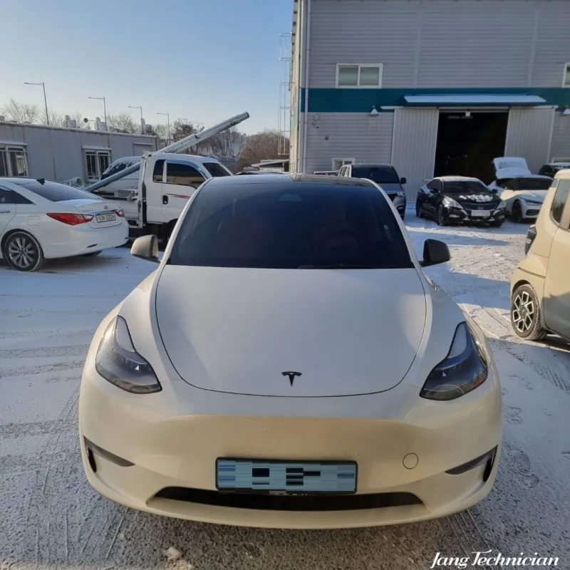 Tesla Model Y window tinting - Tesla Model Y Window Tinting Review — Enhanced Comfort & Style photo 3