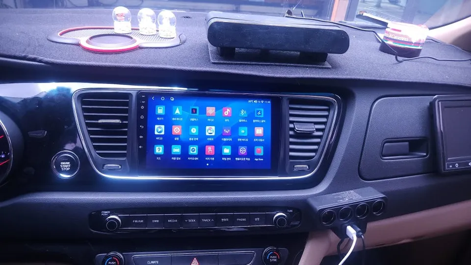 Kia Carnival KA4のAndroid Auto・CarPlay取付事例 施工写真 4