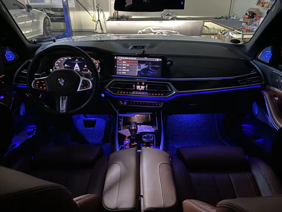 BMW X7 ambient lighting - BMW X7 Ambient Lighting Speaker Upgrade Review photo 3