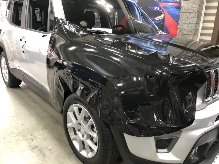 Jeep Renegade vinyl wrap - Jeep Renegade Vinyl Wrap Review: All Black Color Change photo 4