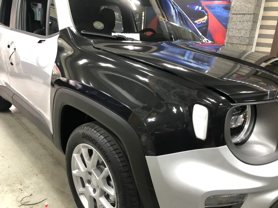 Jeep Renegadeのカーラッピング事例 施工写真 5