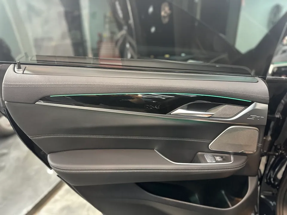 BMW 6 Series GTのカーラッピング事例 施工写真 1-2