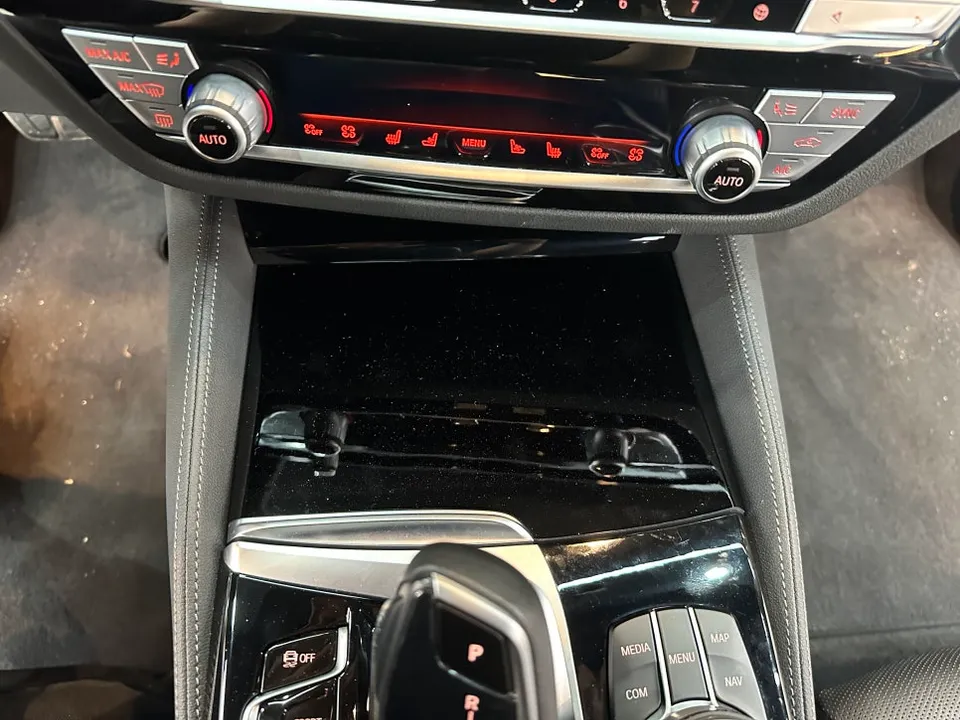 BMW 6 Series GTのカーラッピング事例 施工写真 4-2