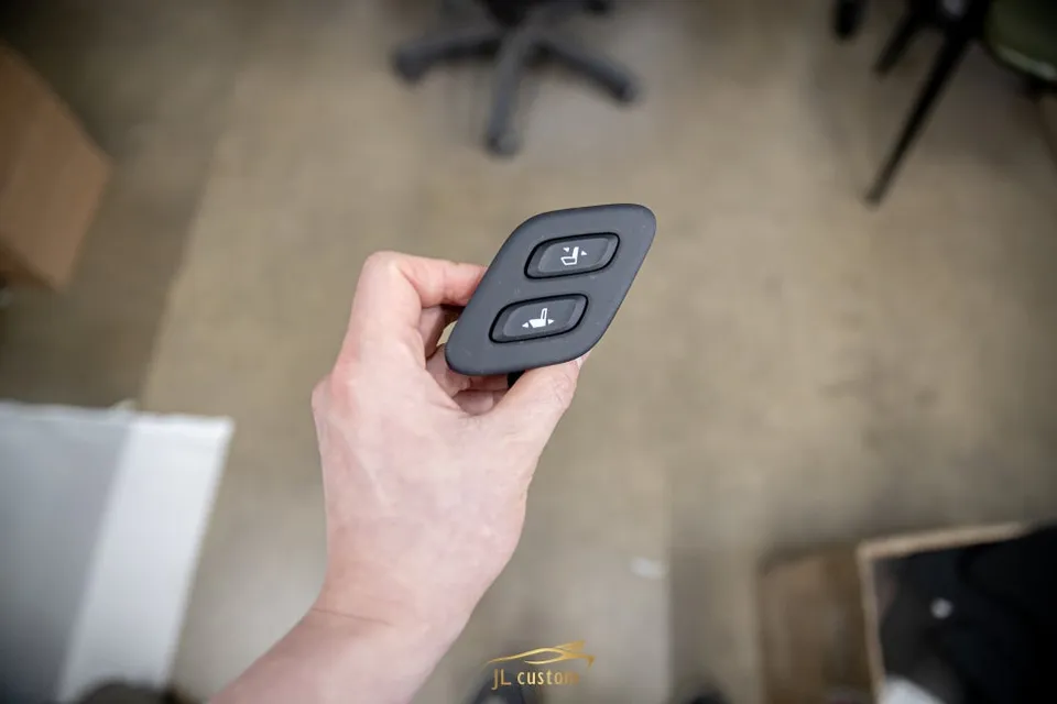 Land Rover Defender oem options - Land Rover Defender Seat & Armrest Upgrade Review photo 5