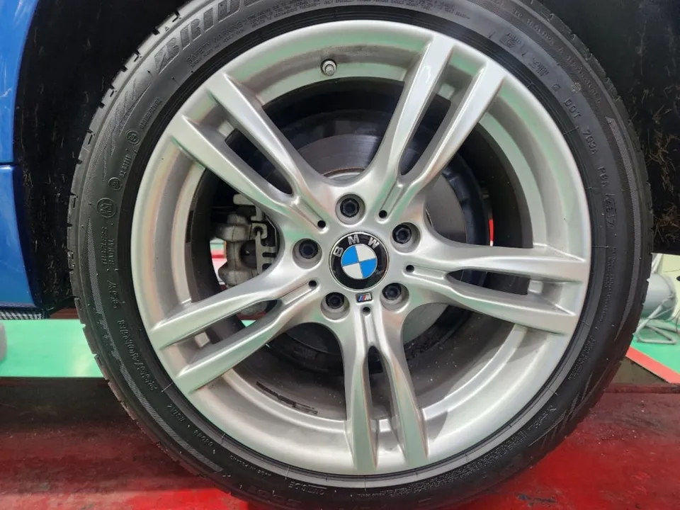 BMW 3 Seriesのホイールリペア・塗装事例 施工写真 3-1