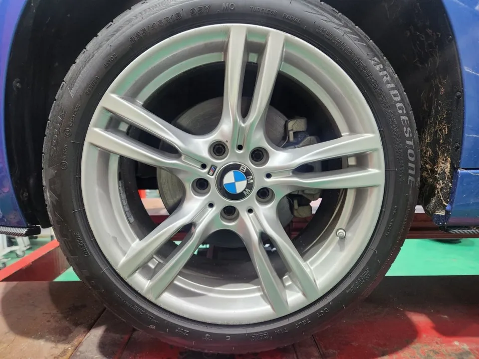 BMW 3 Seriesのホイールリペア・塗装事例 施工写真 4-1