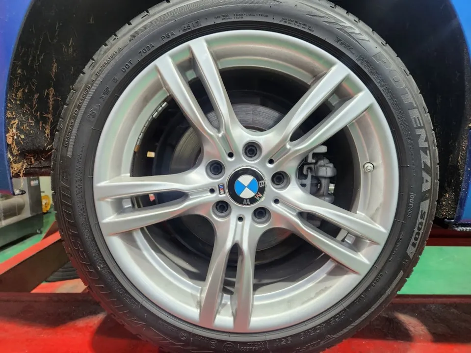 BMW 3 Seriesのホイールリペア・塗装事例 施工写真 1-2
