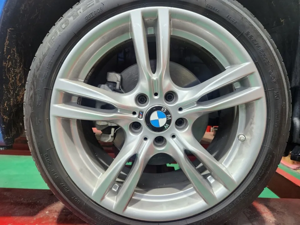 BMW 3 Seriesのホイールリペア・塗装事例 施工写真 2-2