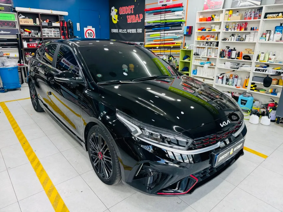 Kia K3 GTのカーラッピング事例｜クロームパーツをブラックアウト 施工写真 1-2