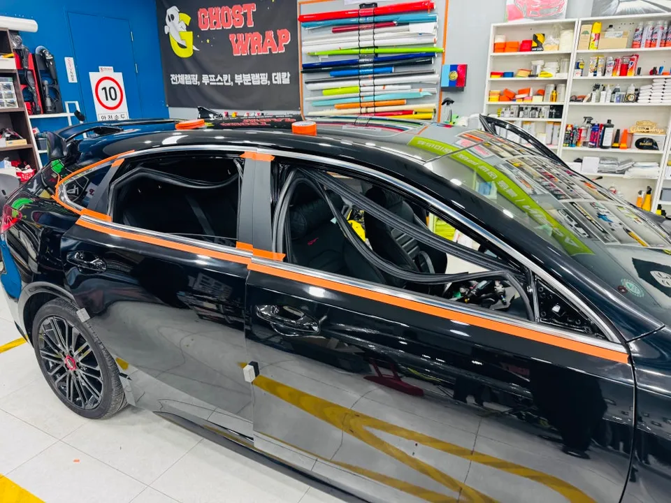 Kia K3 GTのカーラッピング事例｜クロームパーツをブラックアウト 施工写真 2-2