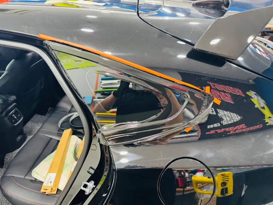 Kia K3 GTのカーラッピング事例｜クロームパーツをブラックアウト 施工写真 3-2