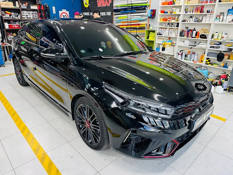 Kia K3 GTのカーラッピング事例｜クロームパーツをブラックアウト 施工写真 3-3