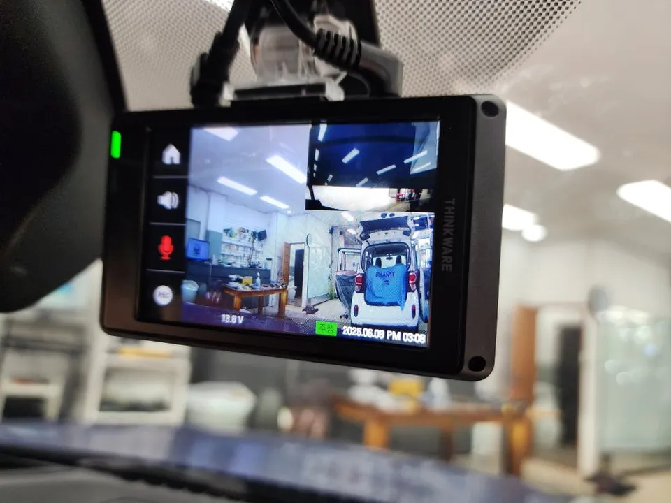 BMW 3 Series dash cam - BMW 3 Series Dash Cam Installation Review photo 4