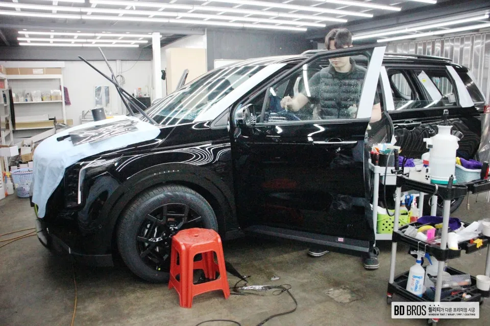 Kia Carnivalのカーフィルム施工事例｜費用目安・仕上がり 施工写真 1-3