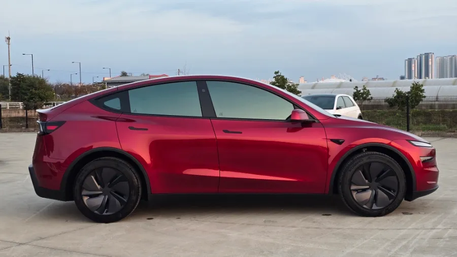 Tesla Model Yのカーフィルム施工事例｜費用目安・仕上がり 施工写真 1-3