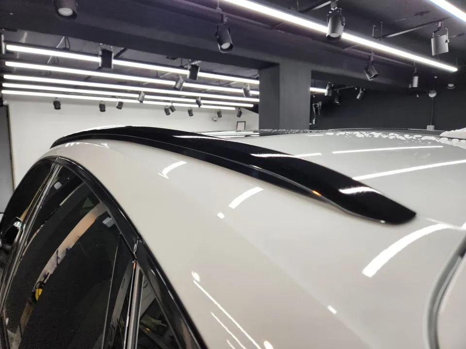 Audi Q5のカーラッピング事例|クローム除去と室内保護 施工写真 2-3