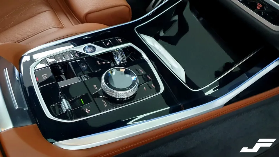 BMW X7のPPF施工事例｜実例と費用目安 施工写真 4-1