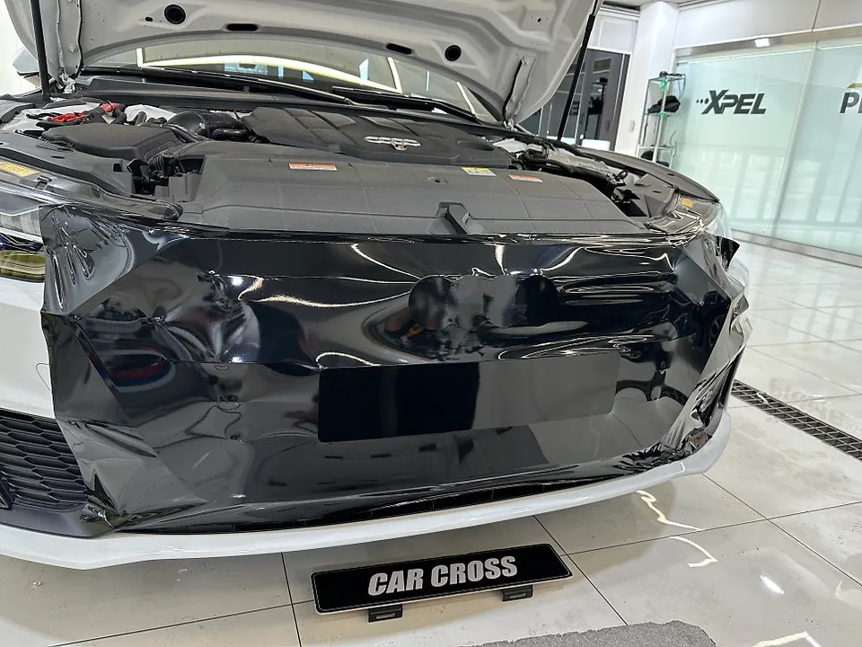 Audi A7のカーラッピング事例：クロームパーツをブラックに 施工写真 3-3