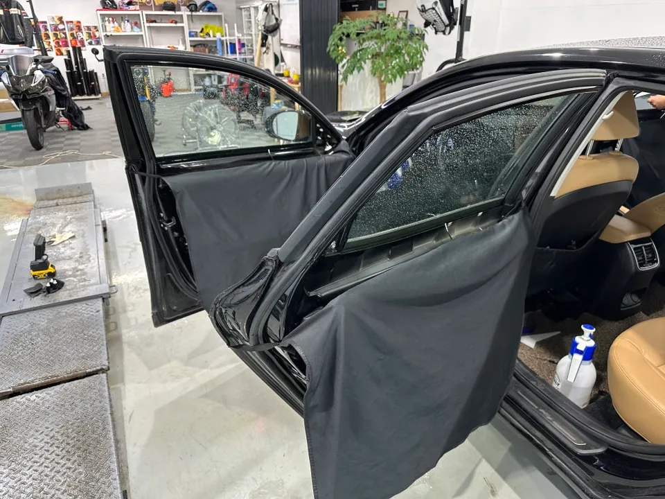 Kia K7 Premierのカーフィルム施工事例|費用目安・仕上がり 施工写真 1-3