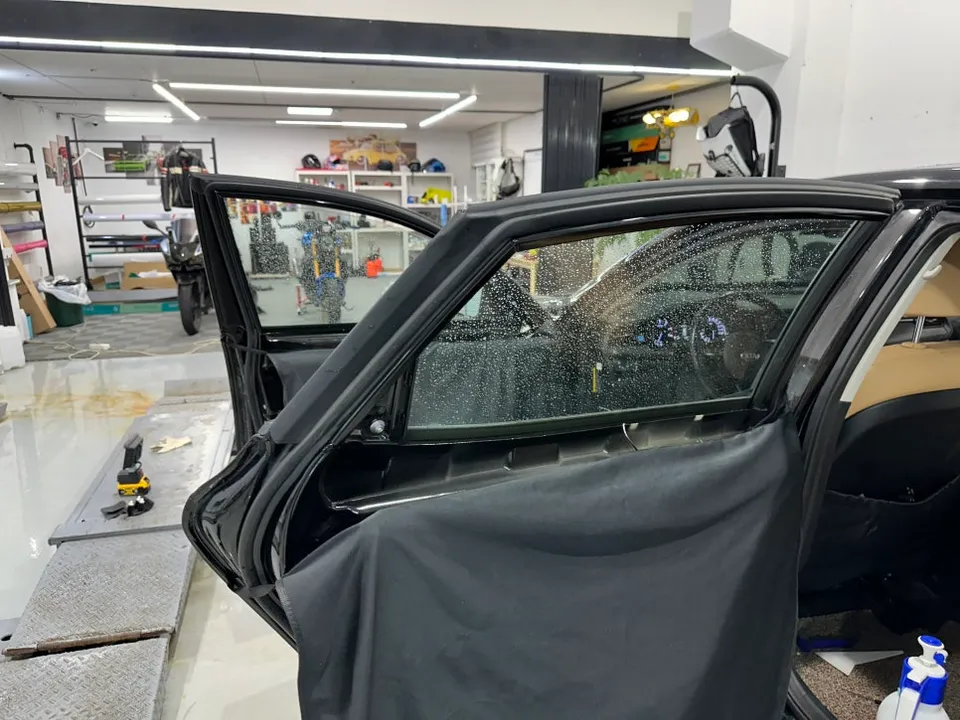 Kia K7 Premierのカーフィルム施工事例|費用目安・仕上がり 施工写真 2-3