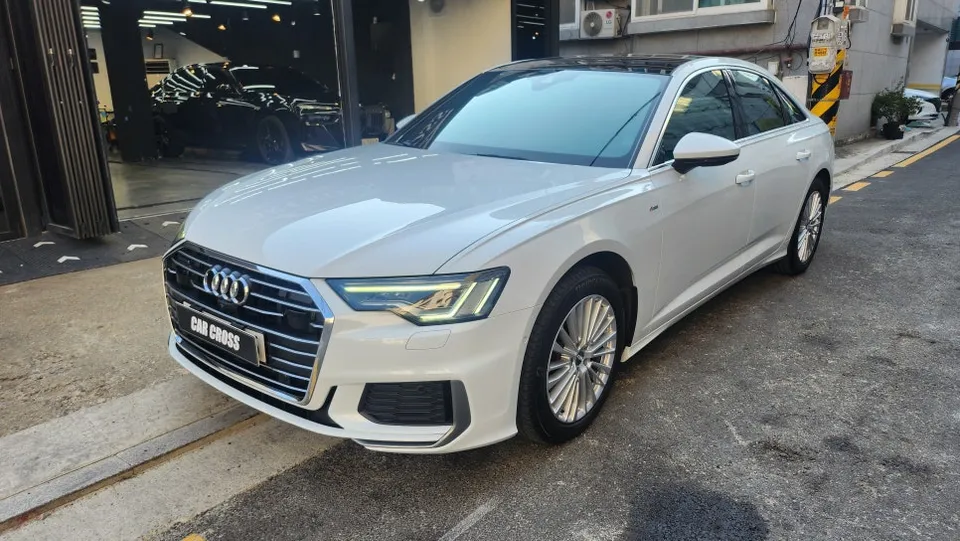 Audi A6のカーラッピング事例｜クローム除去で激変 写真