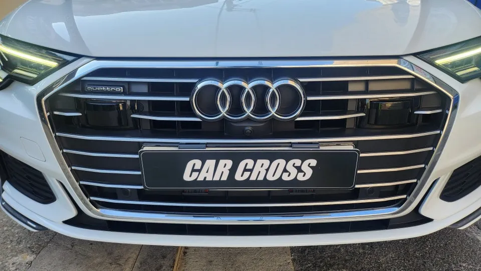Audi A6のカーラッピング事例｜クローム除去で激変 施工写真 3-1