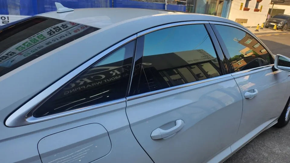 Audi A6のカーラッピング事例｜クローム除去で激変 施工写真 3-2