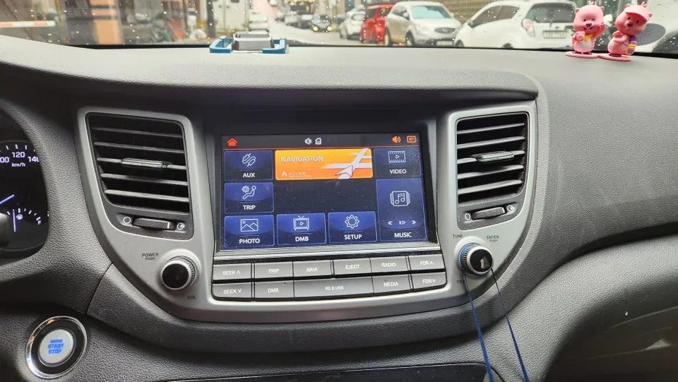 Hyundai Tucsonのドライブレコーダー取付事例 写真