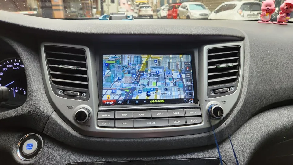 Hyundai Tucsonのドライブレコーダー取付事例 施工写真 2