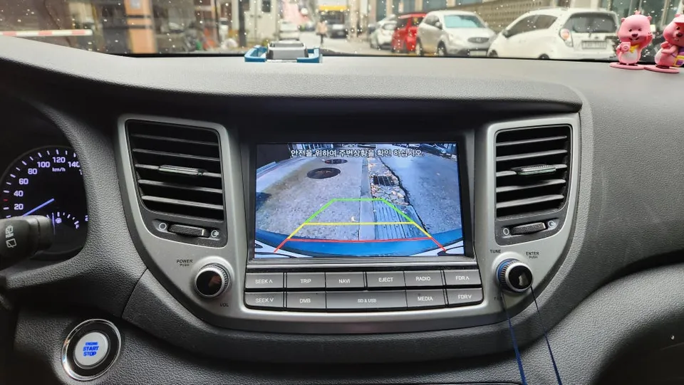 Hyundai Tucsonのドライブレコーダー取付事例 施工写真 5
