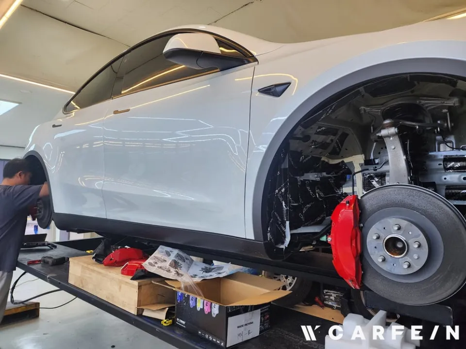 Tesla Model Yのホイールリペア・塗装事例 施工写真 3-2