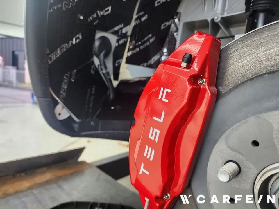 Tesla Model Yのホイールリペア・塗装事例 施工写真 1-3