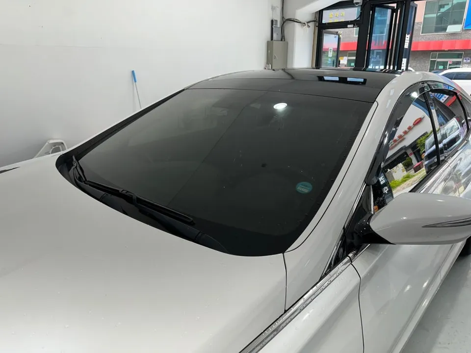Hyundai Grandeur HGのカーフィルム施工事例 施工写真 2-1