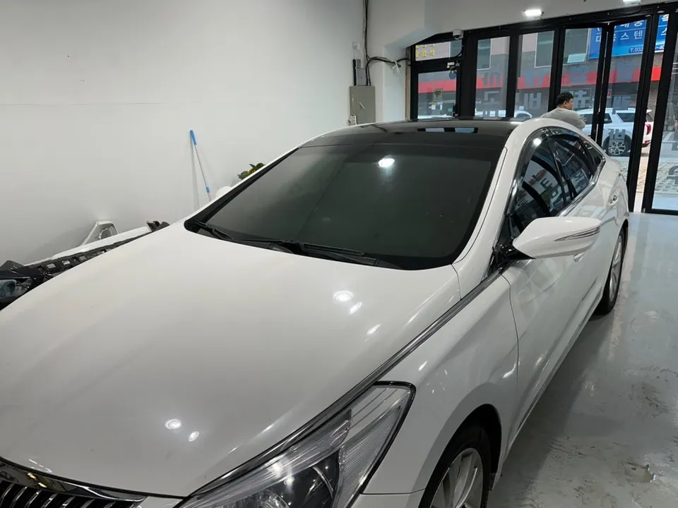 Hyundai Grandeur HGのカーフィルム施工事例 施工写真 4-2
