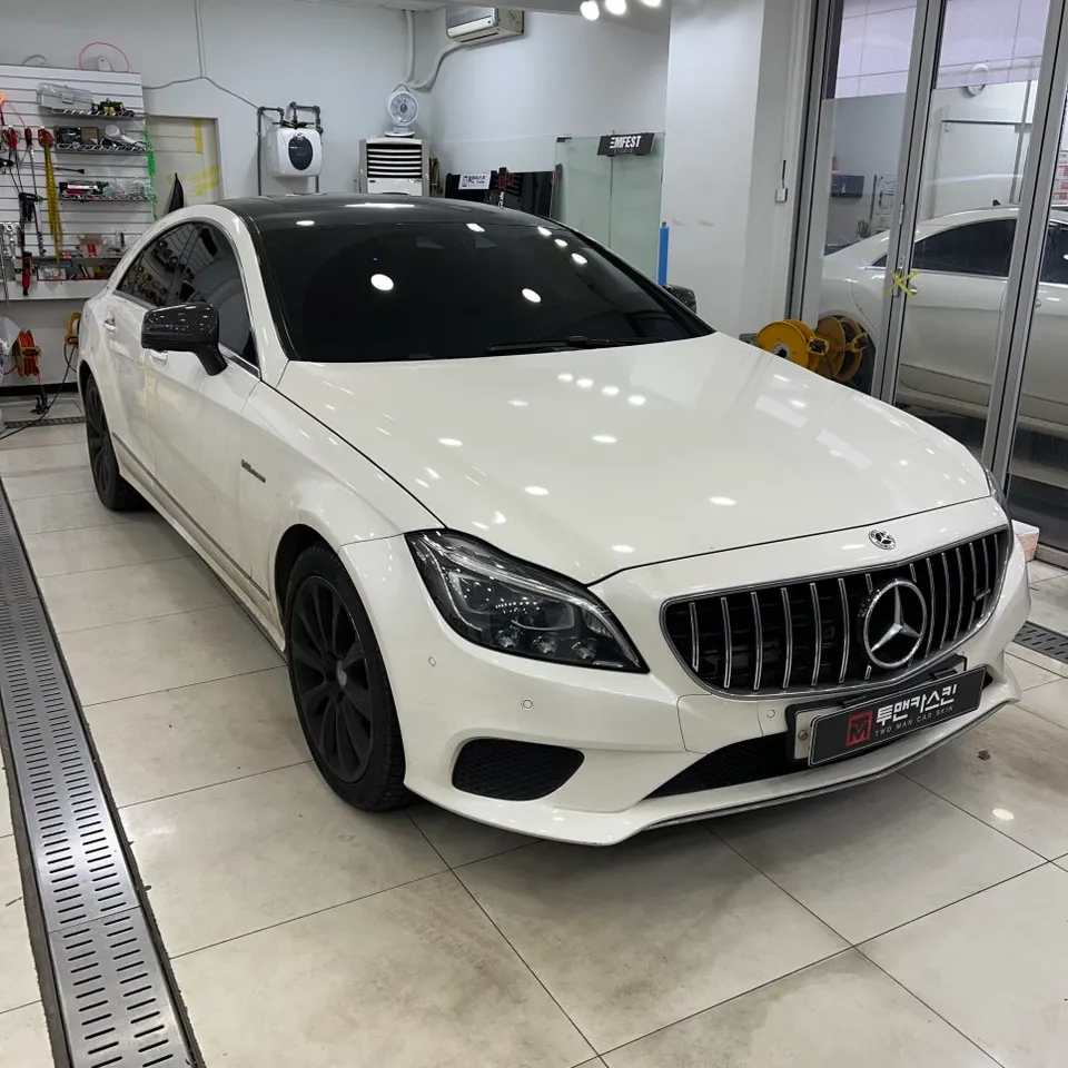 メルセデス・ベンツ CLS63 AMGのカーラッピング事例 施工写真 1-1