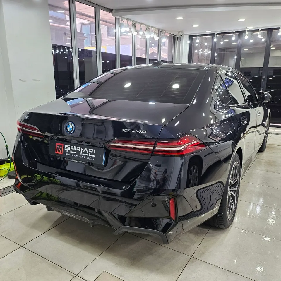 BMW i5 PPF施工事例｜費用目安と仕上がり 施工写真 1-2