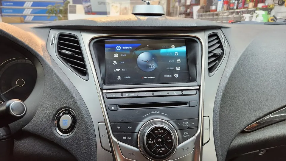 Hyundai Grandeur HGのAndroid Auto・CarPlay取付事例 写真