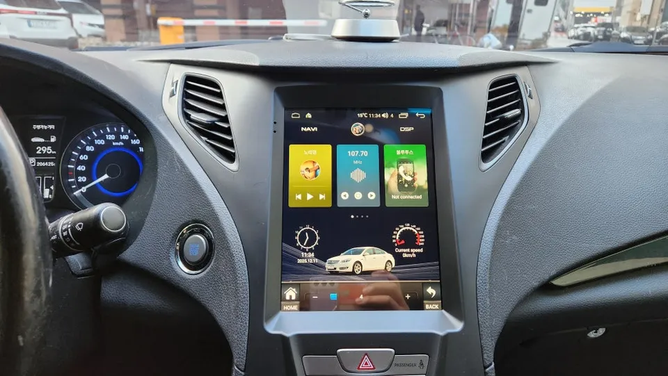 Hyundai Grandeur HGのAndroid Auto・CarPlay取付事例 施工写真 4