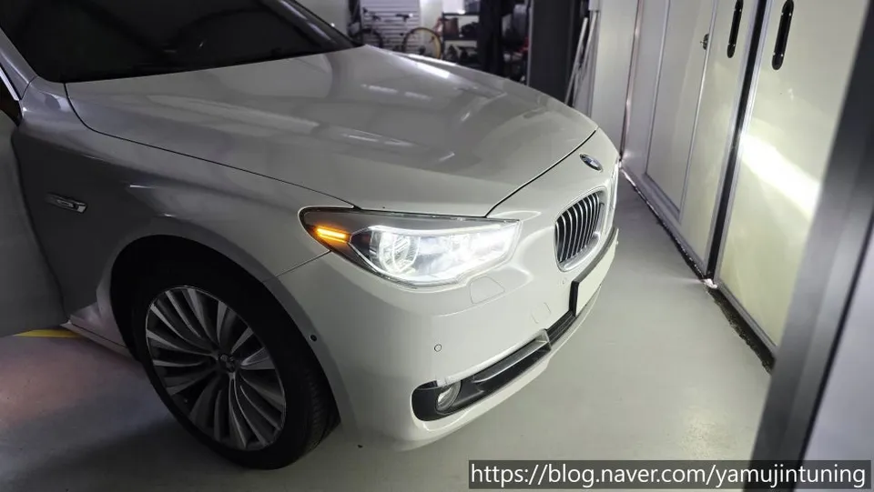 BMW 5 Series GT ambient lighting installation result