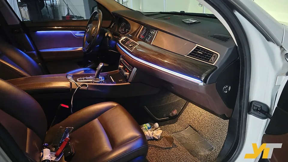 BMW 5 Series GT ambient lighting - BMW 5 Series GT Ambient Lighting Review - Enhanced Interior photo 3