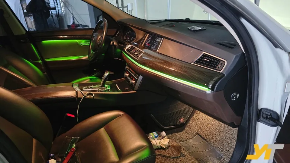 BMW 5 Series GT ambient lighting - BMW 5 Series GT Ambient Lighting Review - Enhanced Interior photo 4