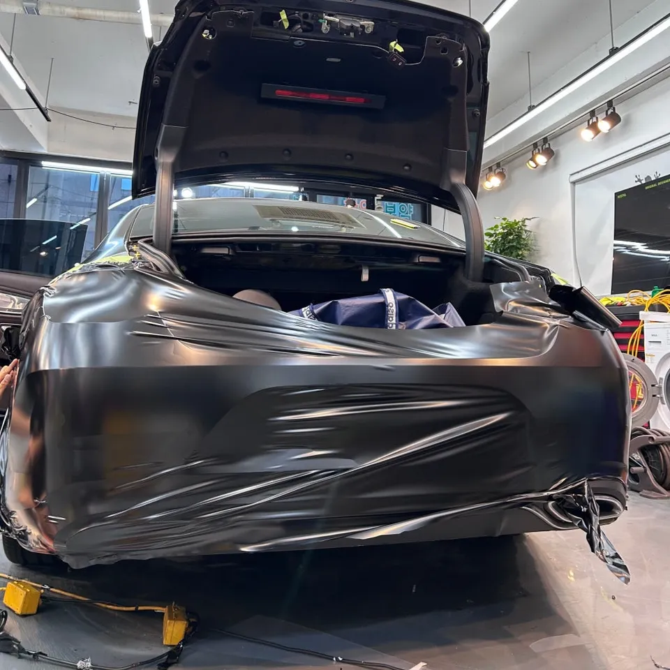Mercedes-Benz CLSのカーラッピング事例｜サテンブラック 施工写真 1-2
