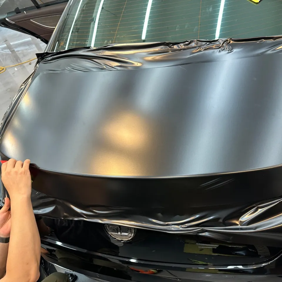 Mercedes-Benz CLSのカーラッピング事例｜サテンブラック 施工写真 2-2