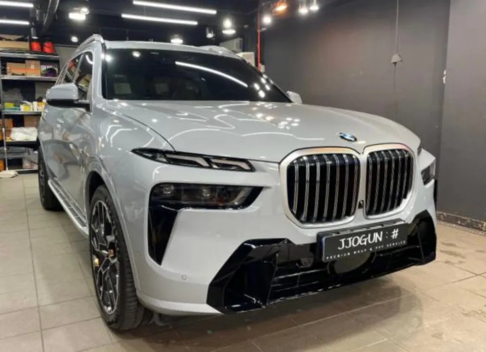 BMW X7のカーラッピング事例｜クロームパーツのブラック化 施工写真 2-1
