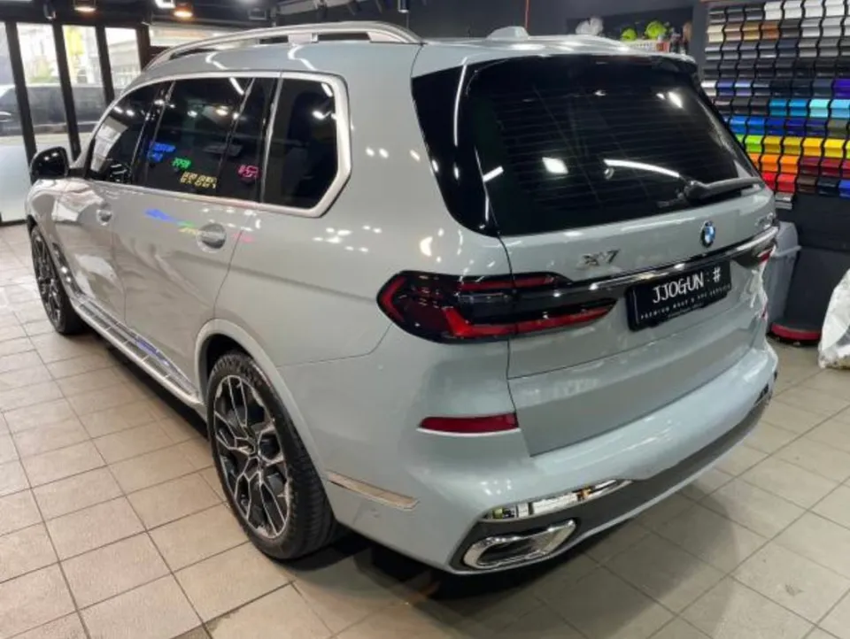 BMW X7のカーラッピング事例｜クロームパーツのブラック化 施工写真 3-1
