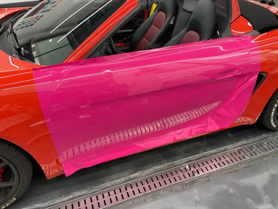 ポルシェ 718 ボクスターのカーラッピング事例｜費用目安・仕上がり 施工写真 4-1