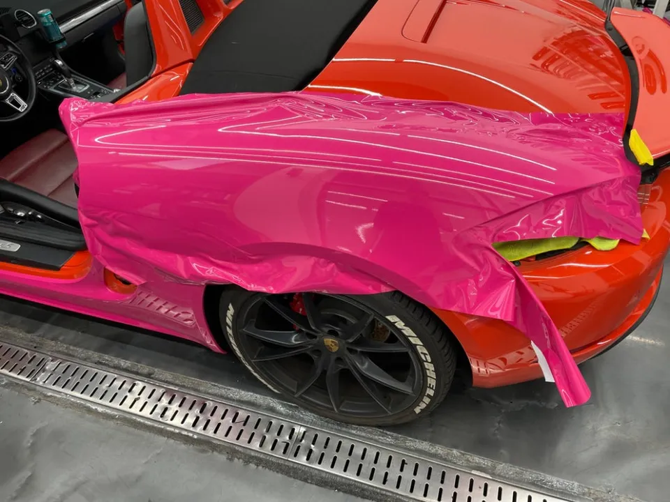 ポルシェ 718 ボクスターのカーラッピング事例｜費用目安・仕上がり 施工写真 1-3