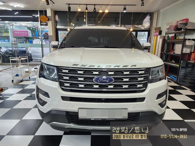Ford Explorerのカーラッピング事例|費用目安・仕上がり 施工写真 2-1