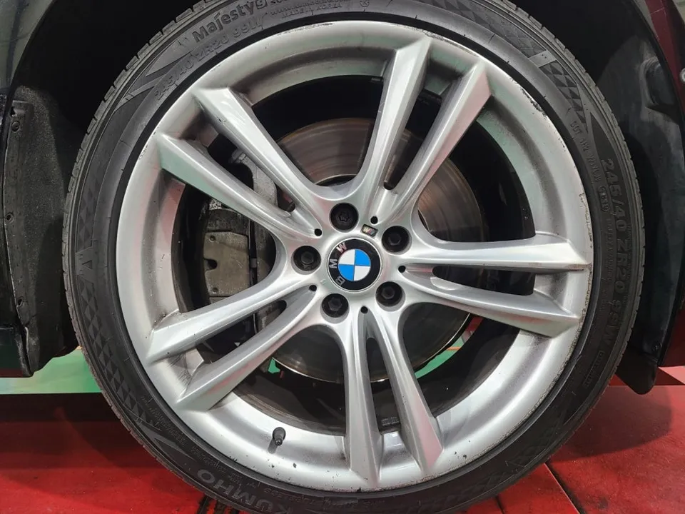 BMW 7 Seriesのホイールリペア・塗装事例 施工写真 2-1