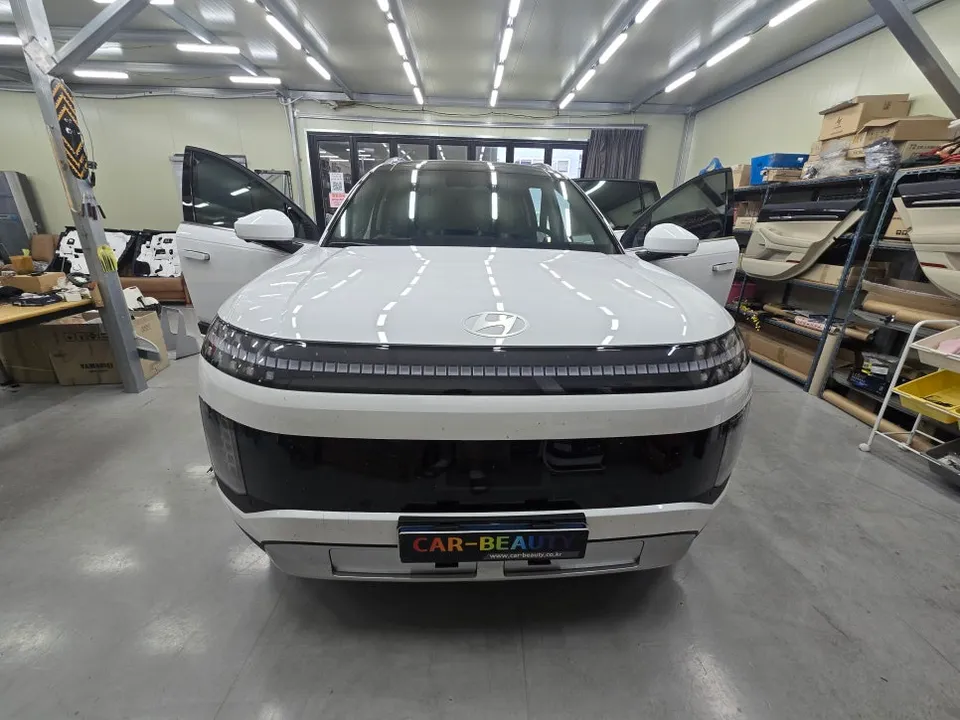 Hyundai IONIQ 9 ambient lighting installation result